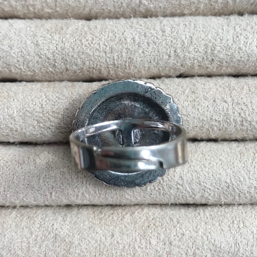 Round silver ring - Picture 3 of 4